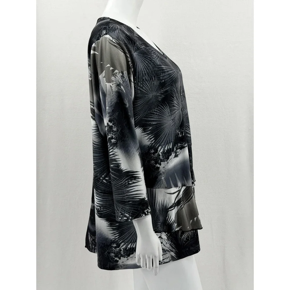 Kate & Mallory Top Womens 1X Gray Palm Print‎ Ruffle Hem Tropical Stretch Office